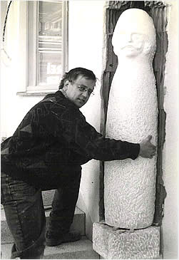Fritz Häringer - Steinmetzmeister und Steinbildhauer in seiner Werkstatt
